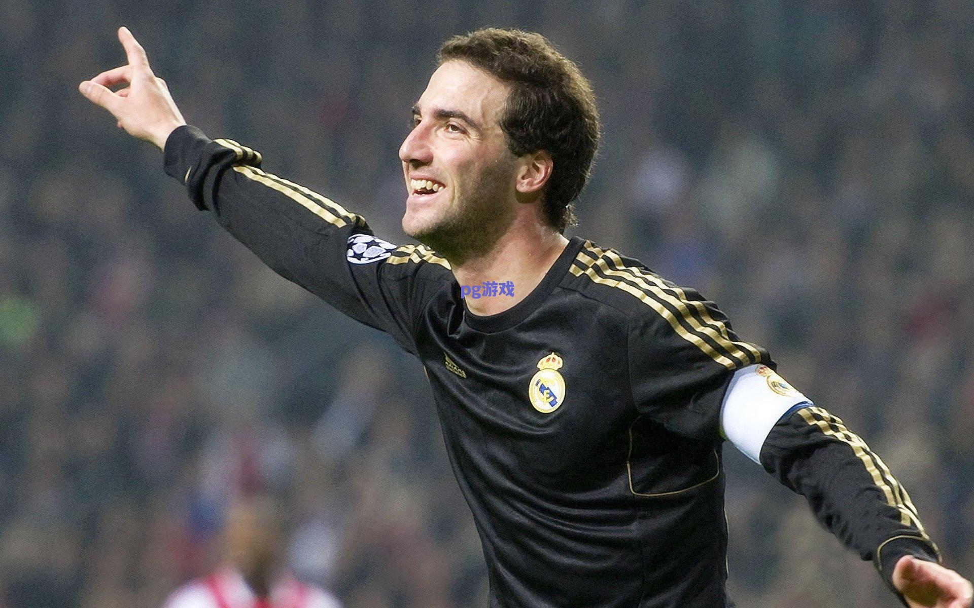 德甲焦点战爆发内讧！基米希赛后与助教激烈争执 场面几近失控